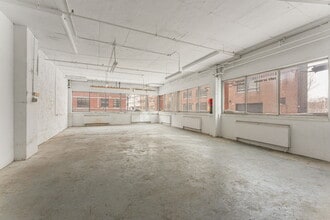 160 Rue Saint-Viateur E, Montréal, QC for lease Building Photo- Image 2 of 3