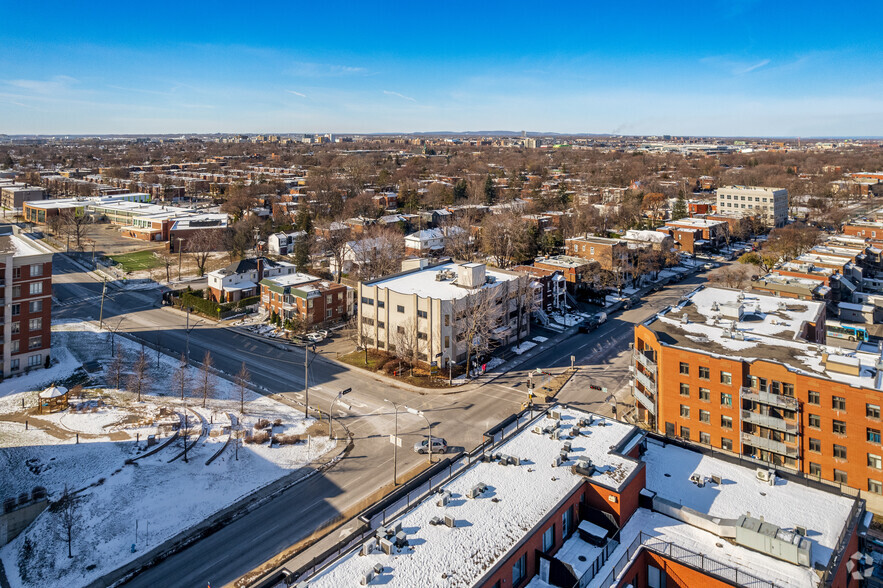 404 Boul Décarie, Montréal, QC for lease - Building Photo - Image 2 of 5