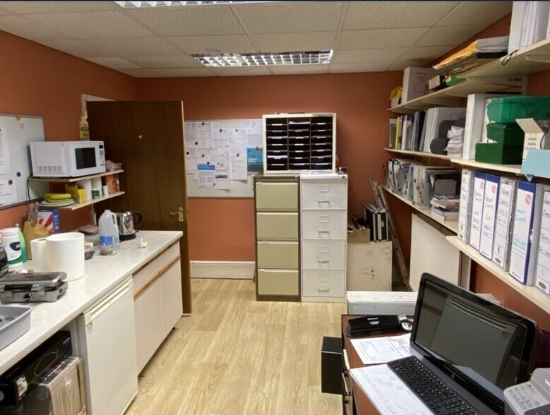 64-66 High St, Barnet à vendre - Photo intérieure - Image 3 de 4