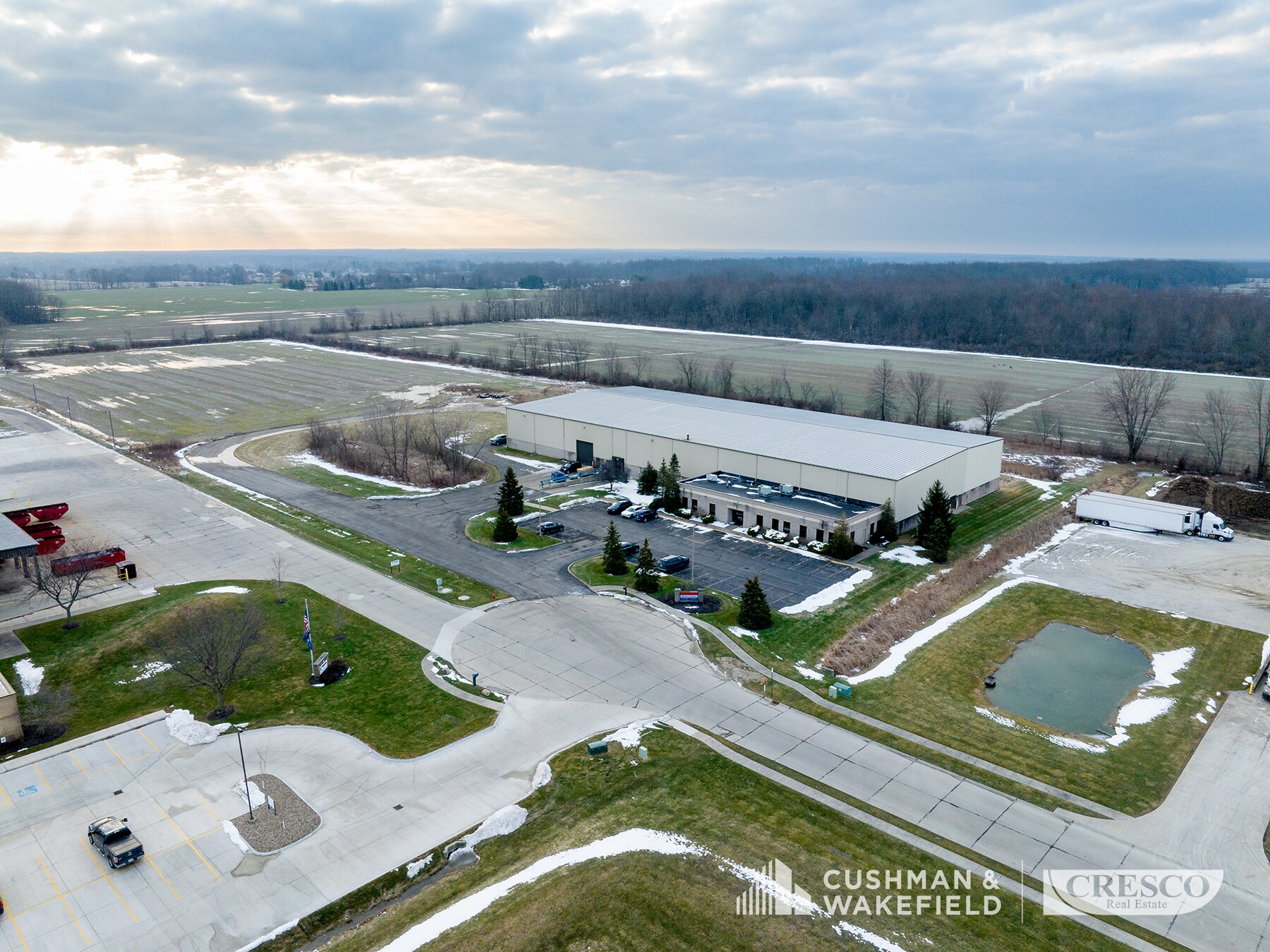 422 Commerce Dr E, LaGrange, OH à vendre Photo du bâtiment- Image 1 de 13