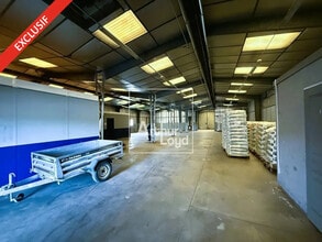Office in Montereau-Fault-Yonne for lease Interior Photo- Image 2 of 3