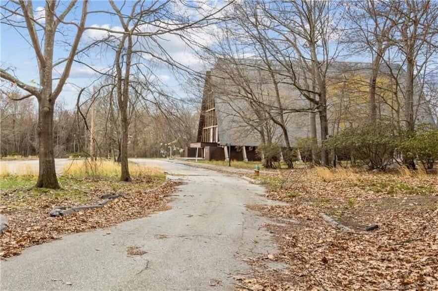 231 Gungywamp Rd, Groton, CT for sale - Building Photo - Image 2 of 12