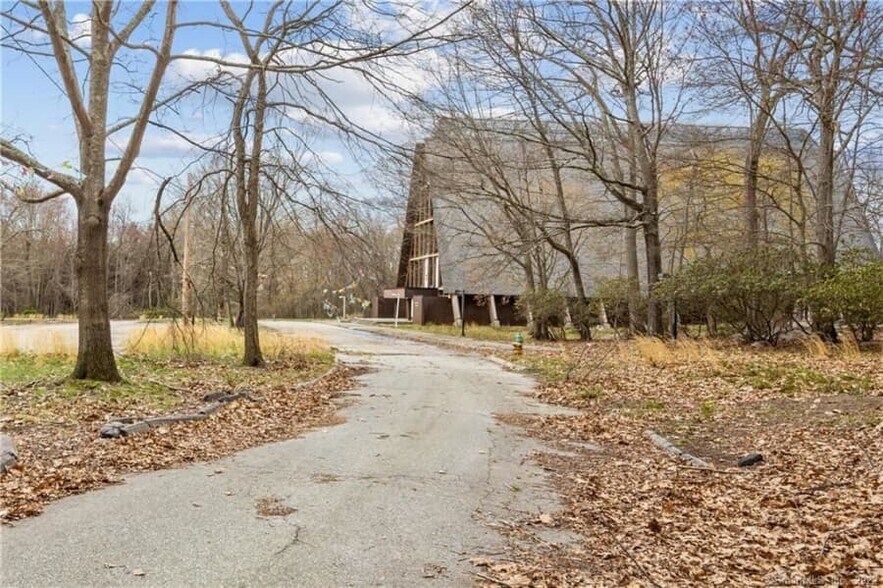 231 Gungywamp Rd, Groton, CT à vendre - Photo du bâtiment - Image 2 de 12