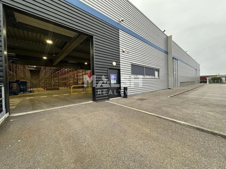 Flex dans Corbas à louer - Photo du bâtiment - Image 2 de 22