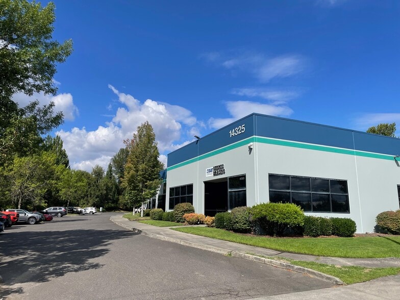 14325 NE Airport Way, Portland, OR for lease - Building Photo - Image 2 of 7