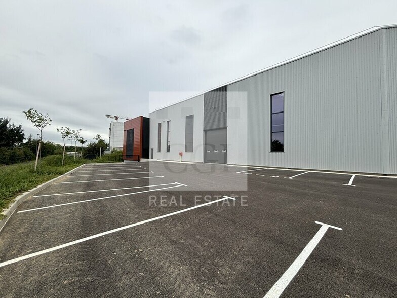 45 Boucle De La Ramée, Saint-Quentin-Fallavier for sale - Building Photo - Image 1 of 20