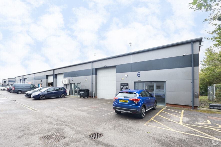 Fishponds Rd, Wokingham for lease - Building Photo - Image 2 of 16