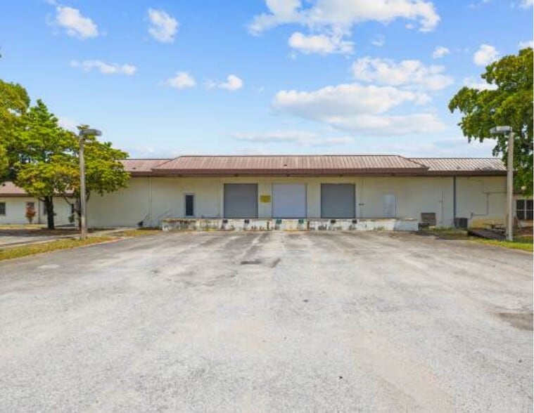12175 NW 98th Ave, Hialeah, FL à vendre - Photo du bâtiment - Image 3 de 8