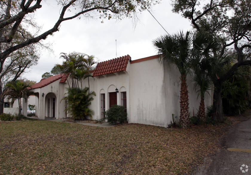 68 Pondella Rd, North Fort Myers, FL à louer - Photo principale - Image 1 de 2