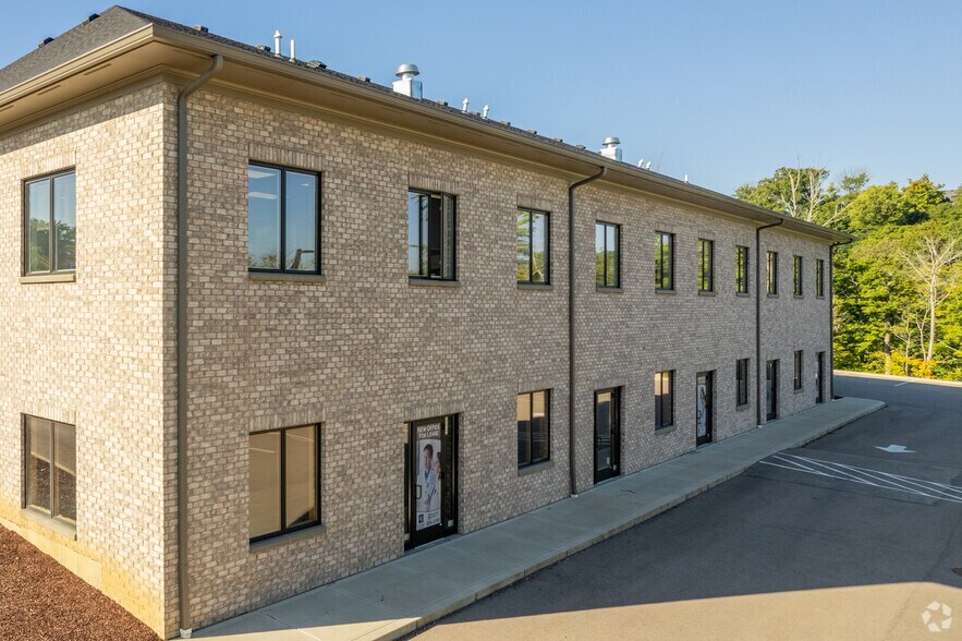 6730 Ruwes Oak Dr, Cincinnati, OH à louer - Photo du bâtiment - Image 3 de 4
