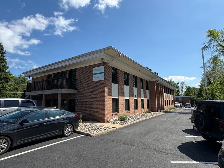 1440 Russell Rd, Paoli, PA à vendre - Photo du bâtiment - Image 2 de 7