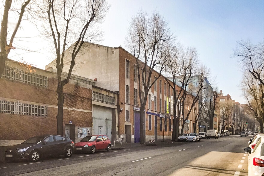 Calle Julián Camarillo, 38, Madrid, Madrid for lease - Building Photo - Image 2 of 2
