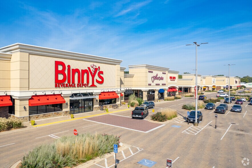 2601 W Lake Ave, Peoria, IL à louer - Photo du bâtiment - Image 3 de 8