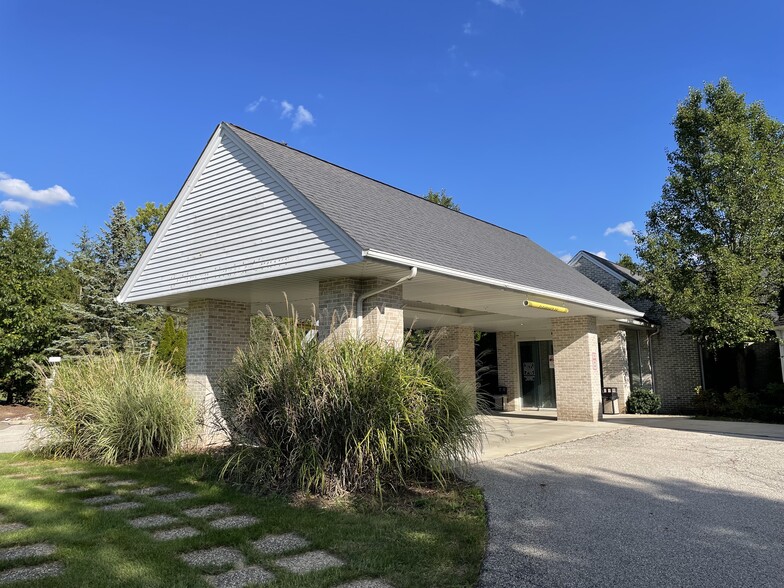 700 Walden Pl, Aurora, OH for lease - Building Photo - Image 1 of 12