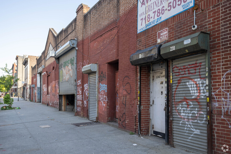 240 46th St, Brooklyn, NY for lease - Building Photo - Image 3 of 4