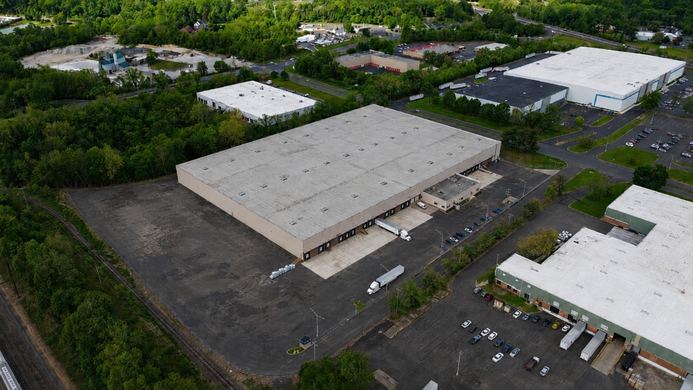 905 Wheeler Way, Langhorne, PA for lease - Building Photo - Image 1 of 2