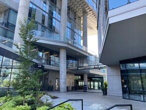 11130 NE 10th St, Bellevue, WA à louer Photo du bâtiment- Image 1 de 2