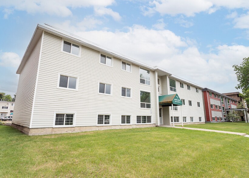 10629 114th St NW, Edmonton, AB à vendre - Photo du bâtiment - Image 2 de 2