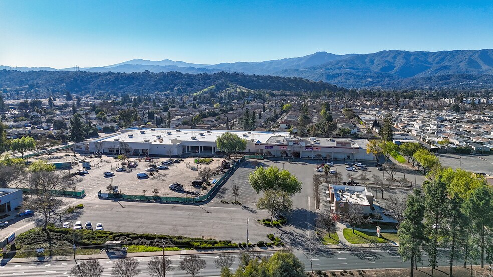 920 Blossom Hill Rd, San Jose, CA for lease - Building Photo - Image 1 of 5