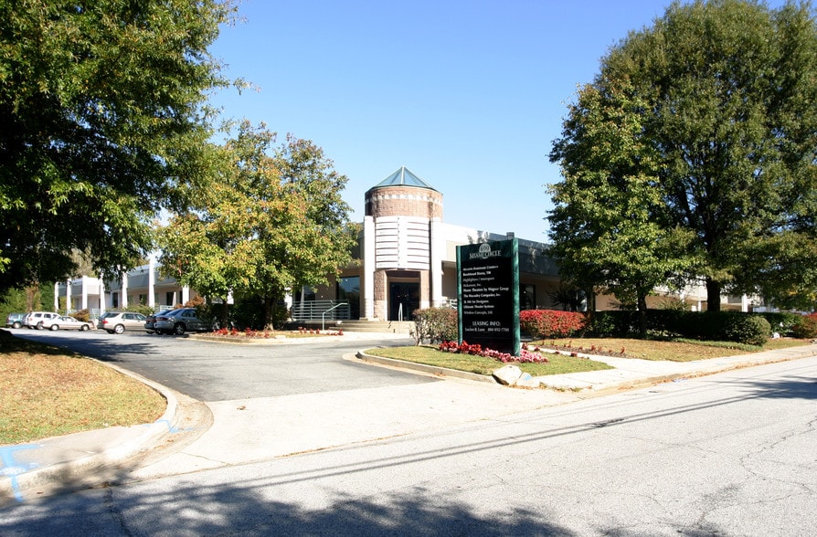 690 Miami Cir NE, Atlanta, GA for lease - Building Photo - Image 2 of 39