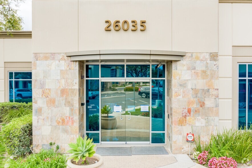 26035 Acero, Mission Viejo, CA à louer - Photo du bâtiment - Image 3 de 5