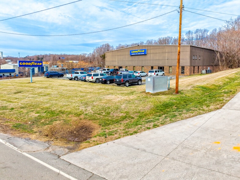2885 Lowery St, Winston-Salem, NC à vendre - Photo du bâtiment - Image 3 de 5