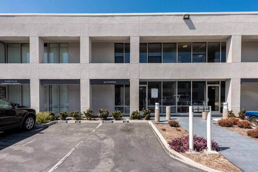 711 W 17th St, Costa Mesa, CA à louer - Photo du bâtiment - Image 1 de 17