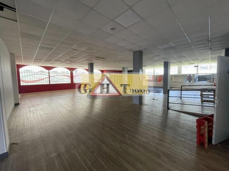 Retail in Longjumeau for sale - Interior Photo - Image 1 of 25
