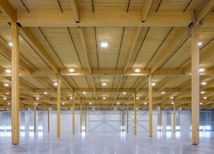 5525 Countryside Dr, Brampton, ON for lease Interior Photo- Image 2 of 7