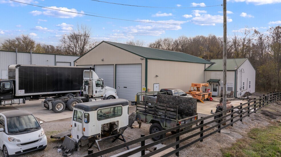 321 Reynolds Rd, Glasgow, KY à vendre - Photo du bâtiment - Image 2 de 8