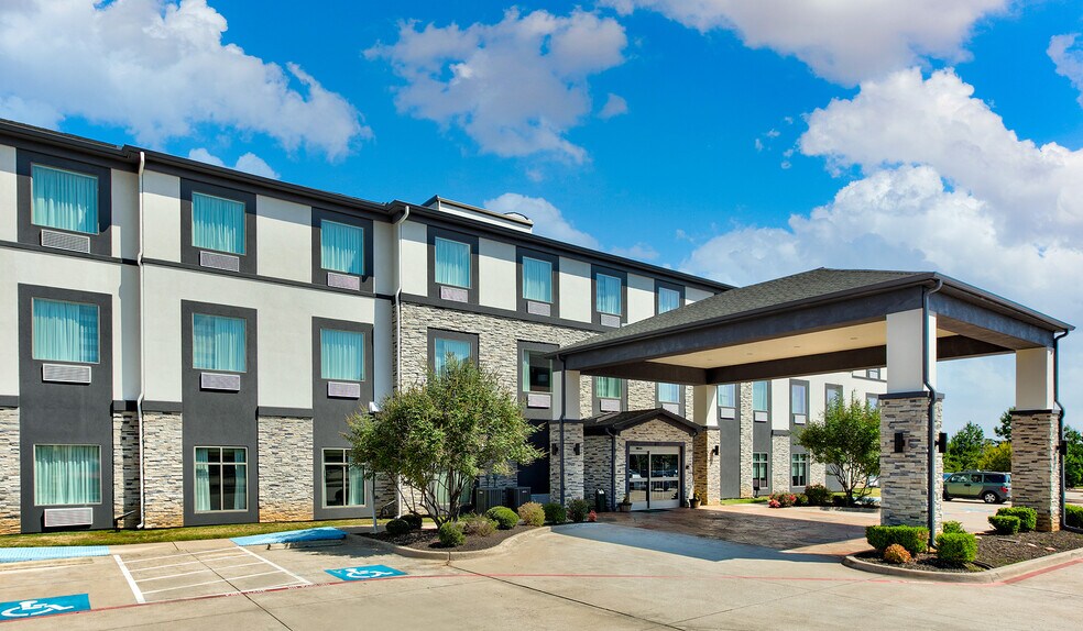 615 City Center Way, Longview, TX à vendre - Photo du bâtiment - Image 3 de 31