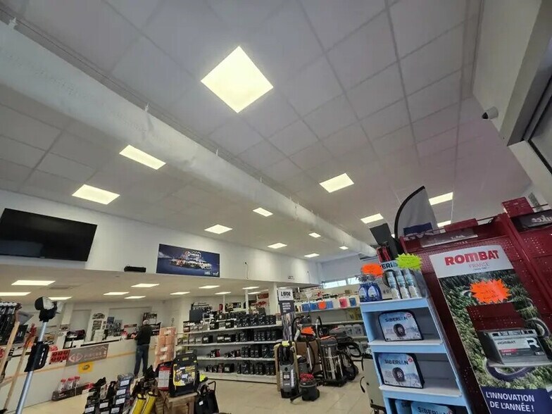 104 Route Des Monts Du Lyonnais, Messimy for lease - Building Photo - Image 3 of 12