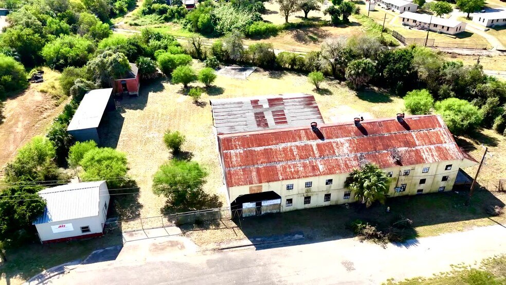 305 W Houston St, Beeville, TX à vendre - Vidéo sur l’inscription commerciale - Image 2 de 25