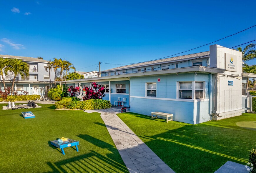 6801 Sunset Way, Saint Pete Beach, FL à vendre - Photo du bâtiment - Image 3 de 13