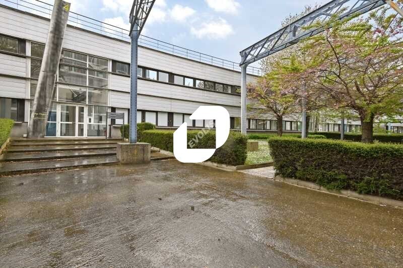 Office in Saint-Denis for lease Building Photo- Image 1 of 20