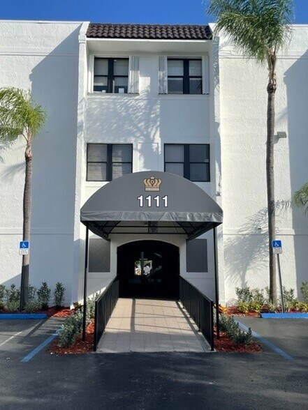 1111 SE Federal Hwy, Stuart, FL à louer - Photo du bâtiment - Image 3 de 9