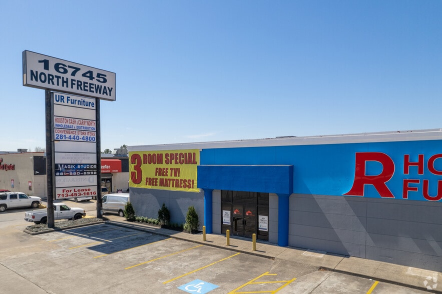 16747 I-45 Fwy, Houston, TX for lease - Building Photo - Image 3 of 4