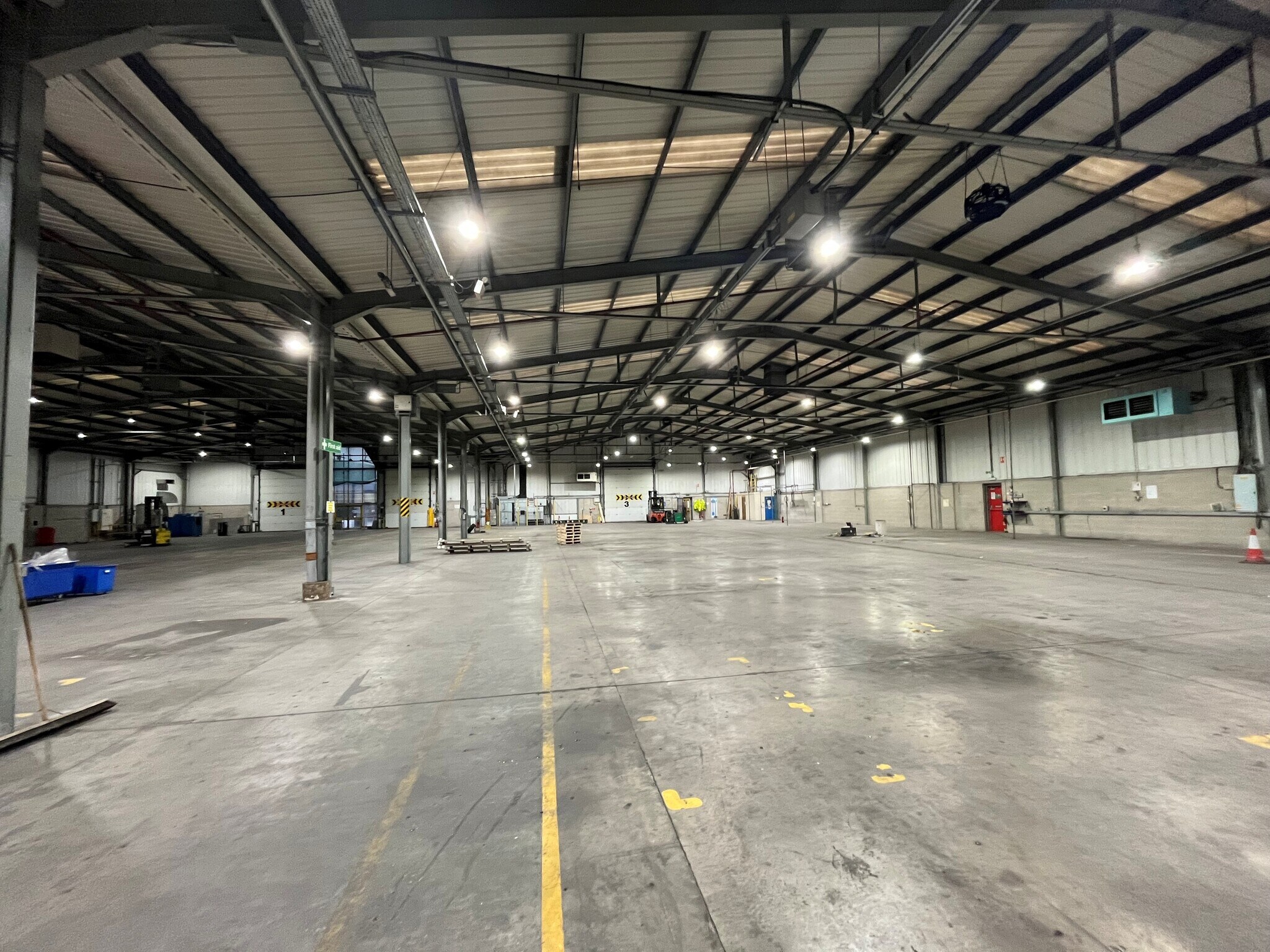 Tenth Ave, Deeside for lease Interior Photo- Image 1 of 2