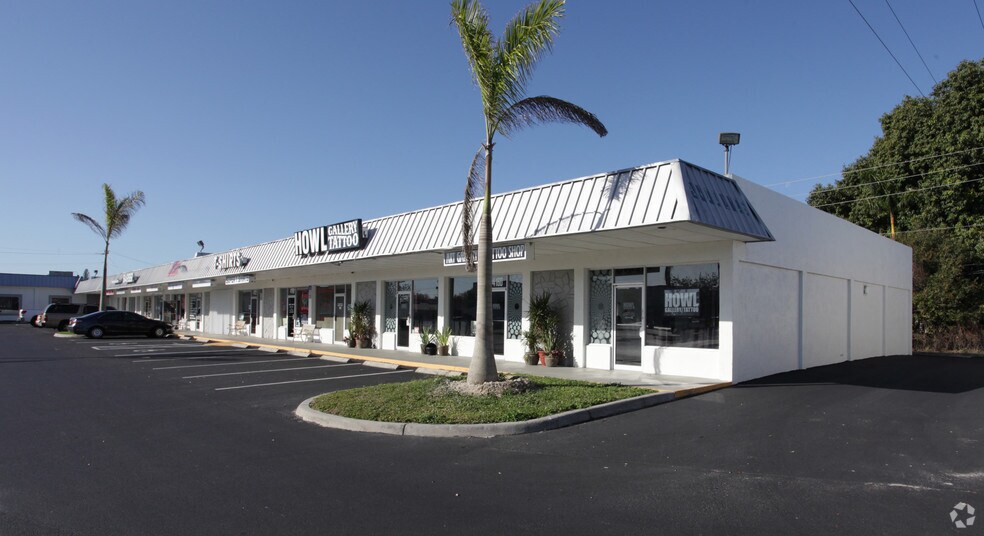 4224 S Cleveland Ave, Fort Myers, FL à louer - Photo du bâtiment - Image 3 de 3
