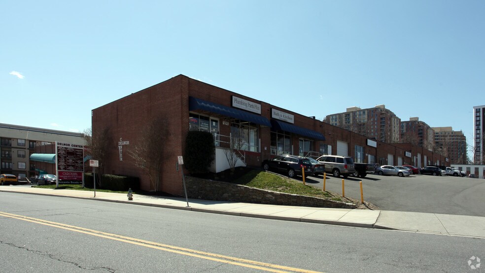 12148-12198 Nebel St, Rockville, MD à louer - Photo du bâtiment - Image 2 de 9