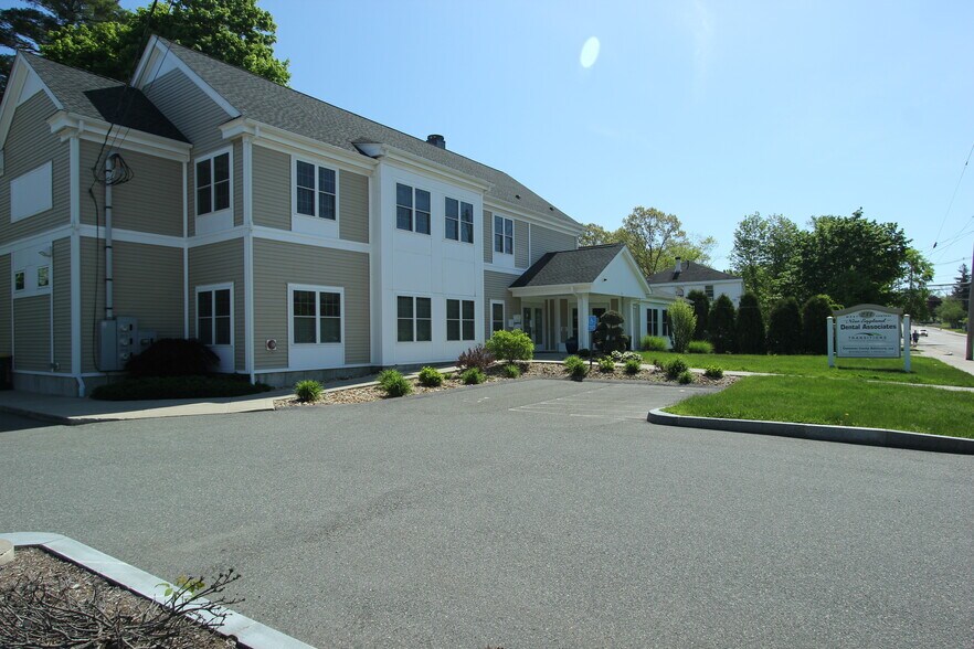 233 W Central St, Franklin, MA à louer - Photo du bâtiment - Image 2 de 6