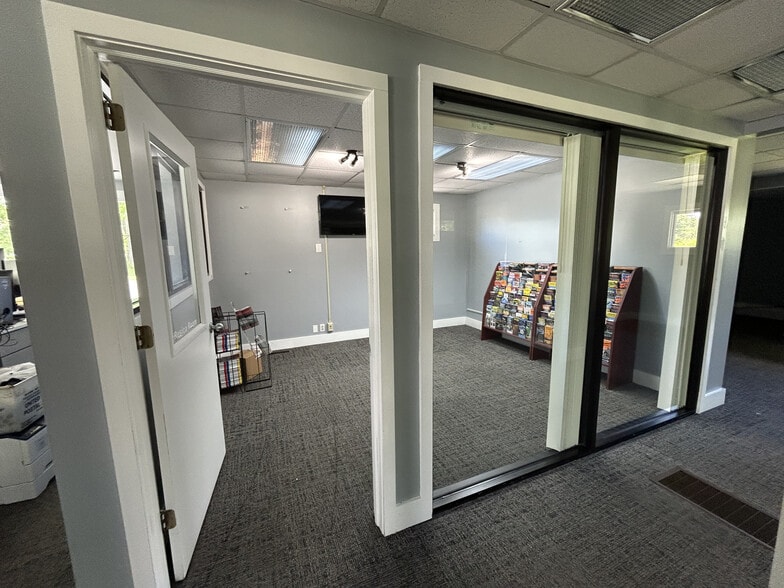 5226 Milford Rd, East Stroudsburg, PA for lease - Building Photo - Image 3 of 8