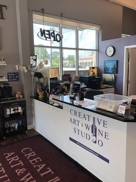 15180 Library Ln, New Berlin, WI for sale - Interior Photo - Image 3 of 5