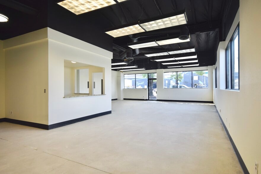 55 SE Main St, Portland, OR for lease - Building Photo - Image 3 of 26