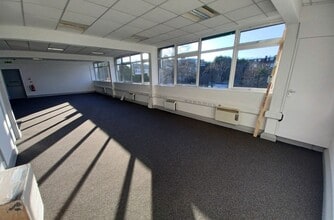 212 Durnsford Rd, London for lease Interior Photo- Image 1 of 2