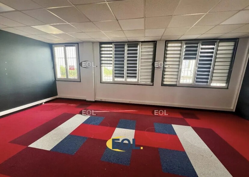 Office in Bobigny for lease - Interior Photo - Image 2 of 17