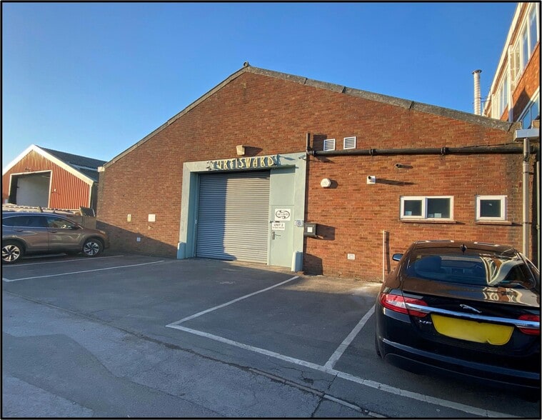 Armfield Clos, West Molesey à louer - Photo du bâtiment - Image 1 de 5