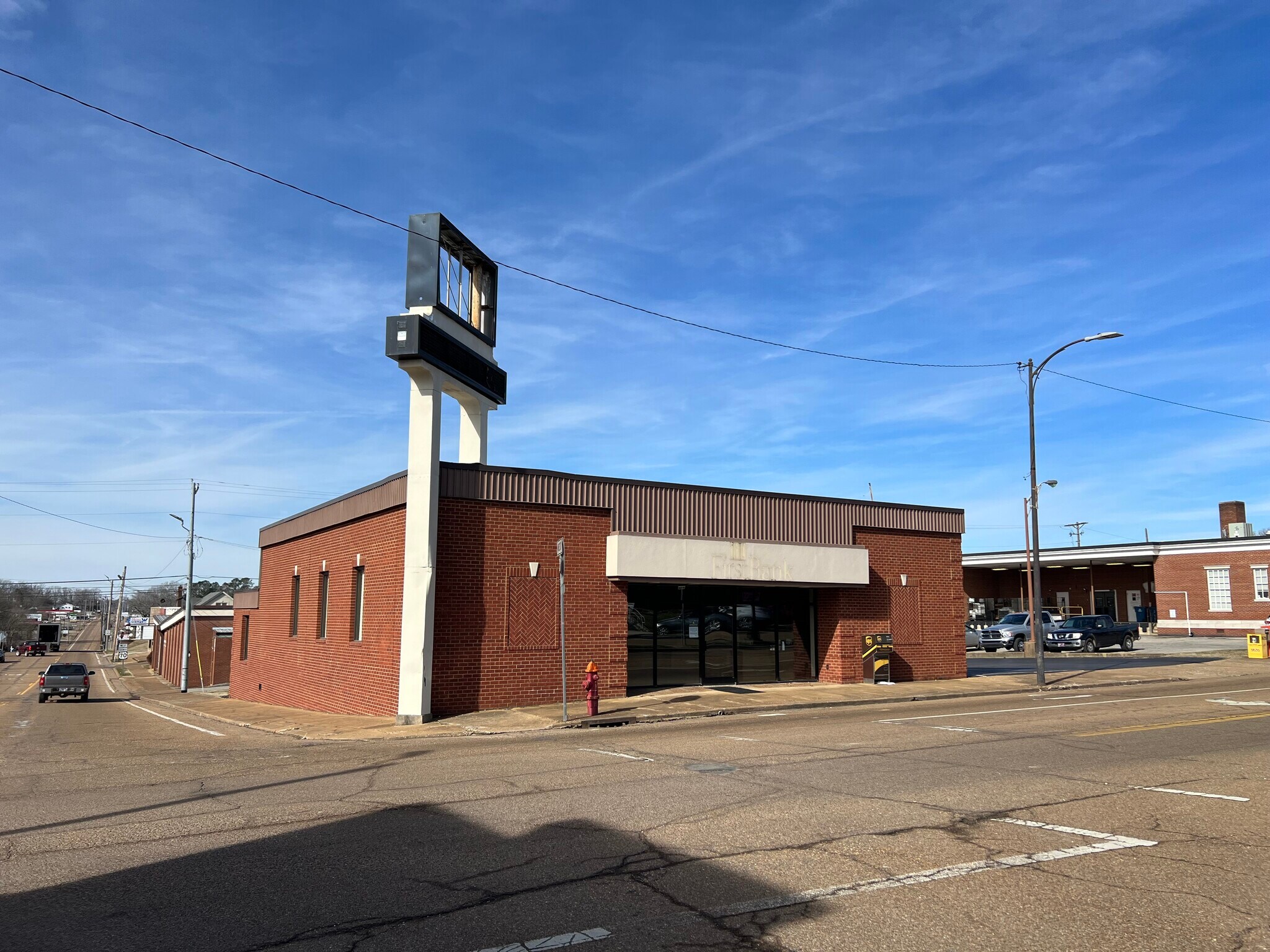 21 N Forrest Ave, Camden, TN for sale Primary Photo- Image 1 of 1