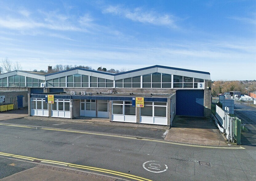 Charlton Dr, Cradley Heath à louer - Photo du bâtiment - Image 1 de 28