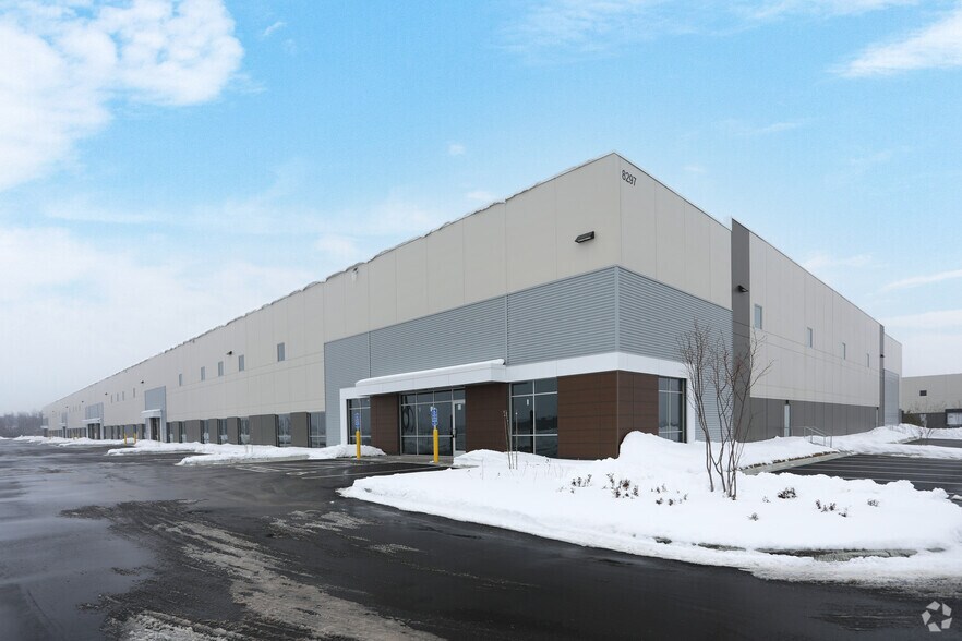 8367 Bunker Lake Blvd, Ramsey, MN à louer - Photo du bâtiment - Image 2 de 5
